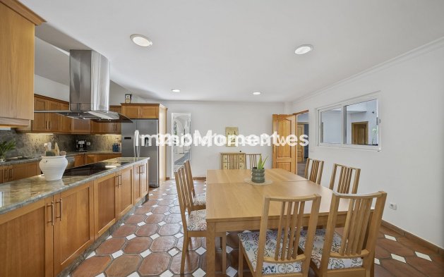 Resale - Detached villa - Estepona - Estepona Centro