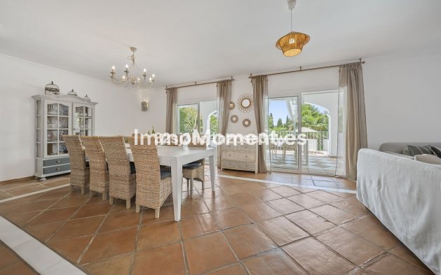 Resale - Detached villa - Estepona - Estepona Centro
