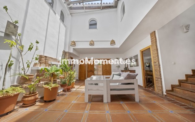 Resale - Detached villa - Estepona - Estepona Centro