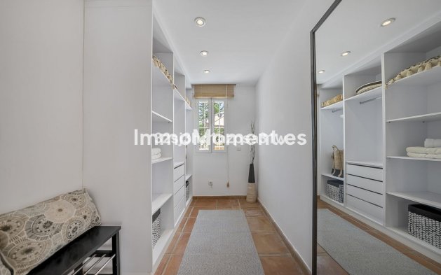 Resale - Detached villa - Estepona - Estepona Centro