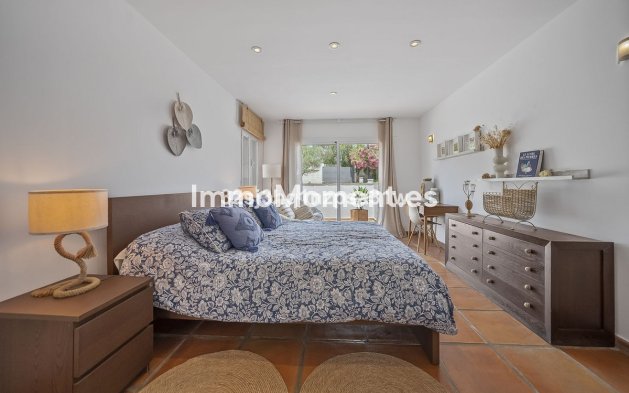 Resale - Detached villa - Estepona - Estepona Centro