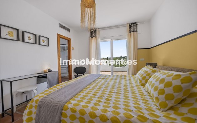 Resale - Detached villa - Estepona - Estepona Centro