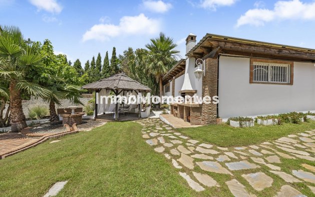 Resale - Detached villa - Estepona - Estepona Centro