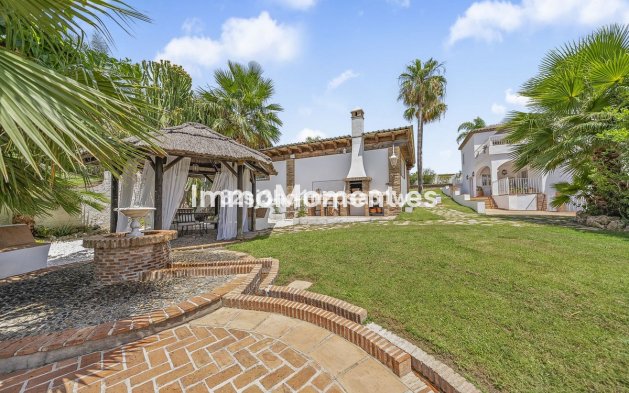 Resale - Detached villa - Estepona - Estepona Centro