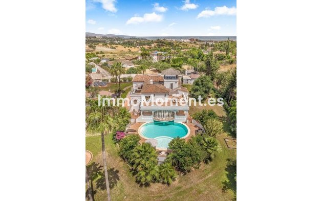 Resale - Detached villa - Estepona - Estepona Centro