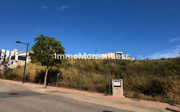 Resale - Plot - Estepona - Valle Romano