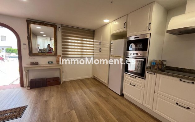 Resale - Apartment - Estepona - Estepona Centro