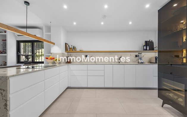 Wiederverkauf - Freistehende Villa - Marbella - Nueva Andalucía