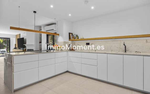 Wiederverkauf - Freistehende Villa - Marbella - Nueva Andalucía