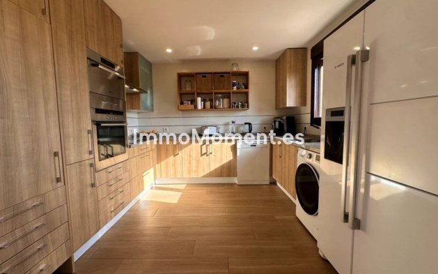 Resale - Detached villa - Estepona - Estepona Centro