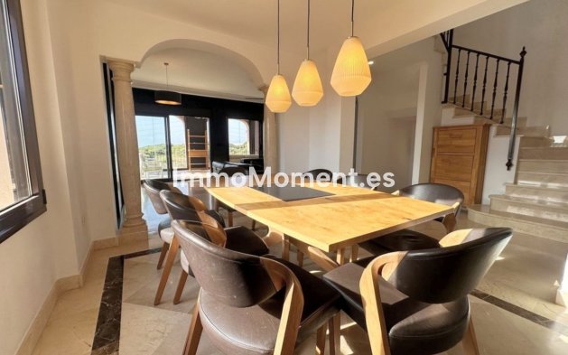 Resale - Detached villa - Estepona - Estepona Centro