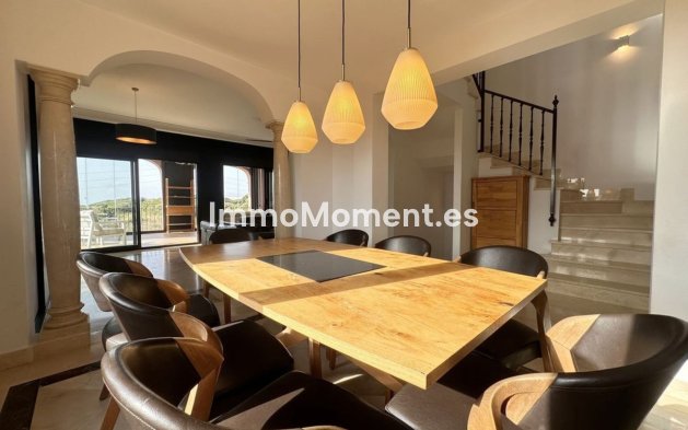 Resale - Detached villa - Estepona - Estepona Centro