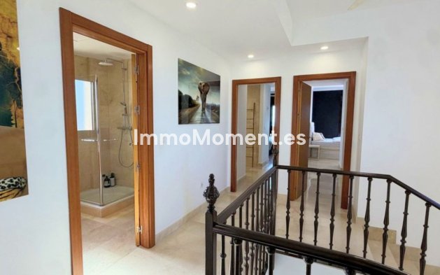 Resale - Detached villa - Estepona - Estepona Centro