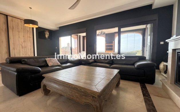 Resale - Detached villa - Estepona - Estepona Centro