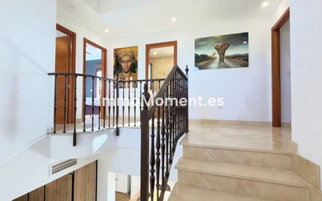 Resale - Detached villa - Estepona - Estepona Centro