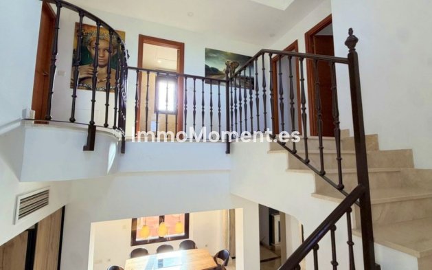 Resale - Detached villa - Estepona - Estepona Centro