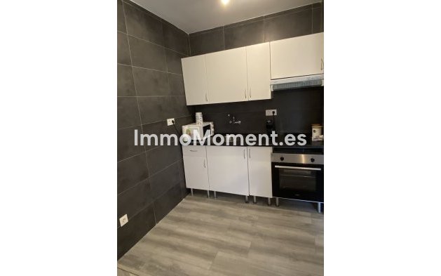 Resale - Apartment - Estepona - Atalaya