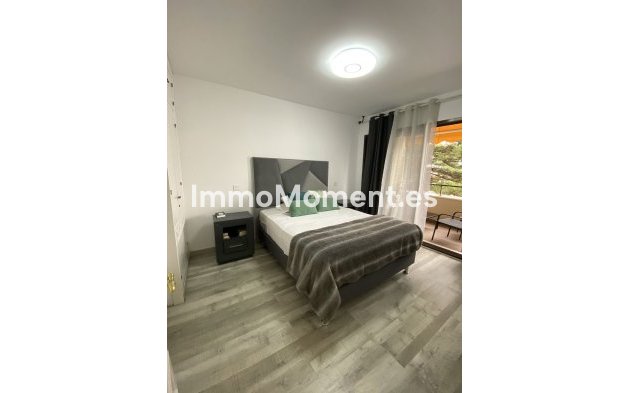 Resale - Apartment - Estepona - Atalaya