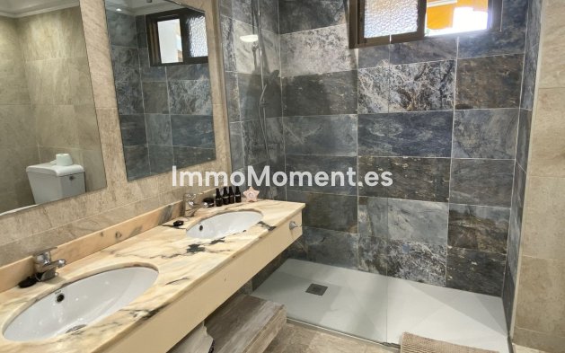 Resale - Apartment - Estepona - Atalaya