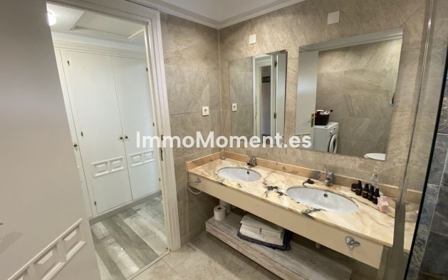 Resale - Apartment - Estepona - Atalaya