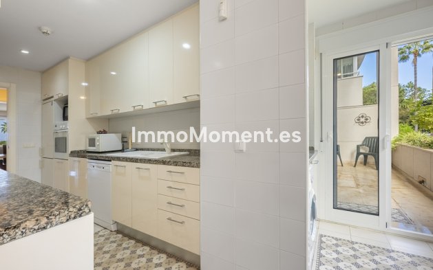 Resale - Apartment - Estepona - Estepona Centro