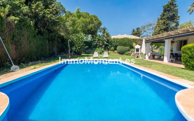 Wiederverkauf - Freistehende Villa - Estepona  - Estepona Centro