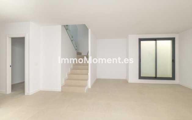 Resale - Detached villa - Estepona - Estepona Centro