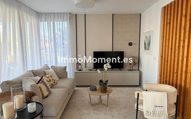 Resale - Detached villa - Estepona - Estepona Centro