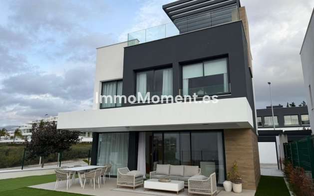 Resale - Detached villa - Estepona - Estepona Centro