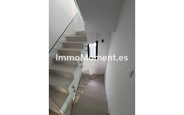 Resale - Detached villa - Estepona - Estepona Centro