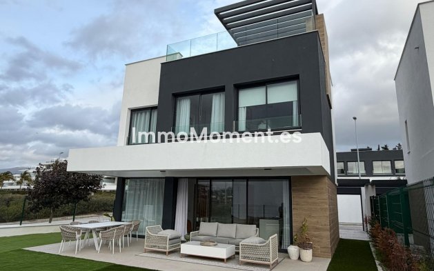 Resale - Detached villa - Estepona - Estepona Centro
