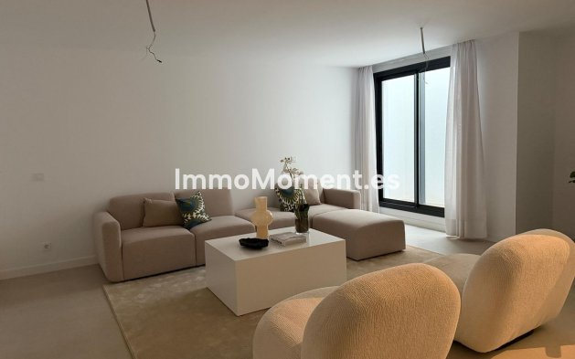 Resale - Detached villa - Estepona - Estepona Centro