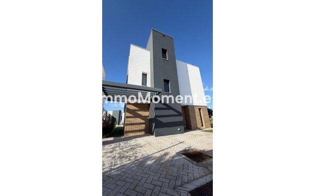 Resale - Detached villa - Estepona - Estepona Centro