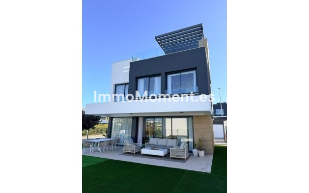 Resale - Detached villa - Estepona - Estepona Centro