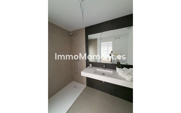 Resale - Detached villa - Estepona - Estepona Centro