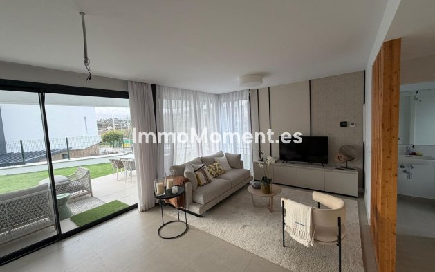 Resale - Detached villa - Estepona - Estepona Centro