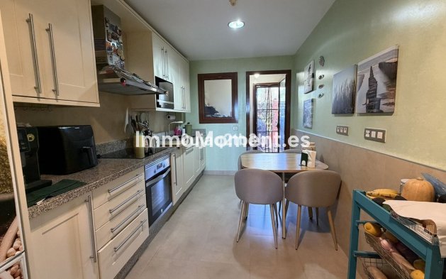 Resale - Apartment - Benahavís - Benahavís Centro