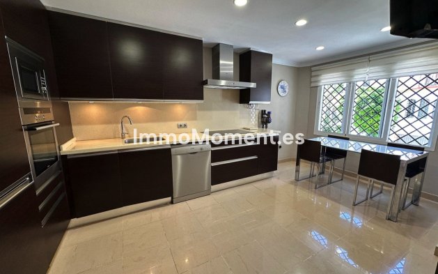 Resale - Townhouse - Estepona - Estepona Centro