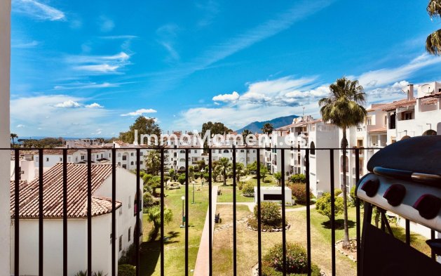 Resale - Apartment - Estepona - Estepona Centro