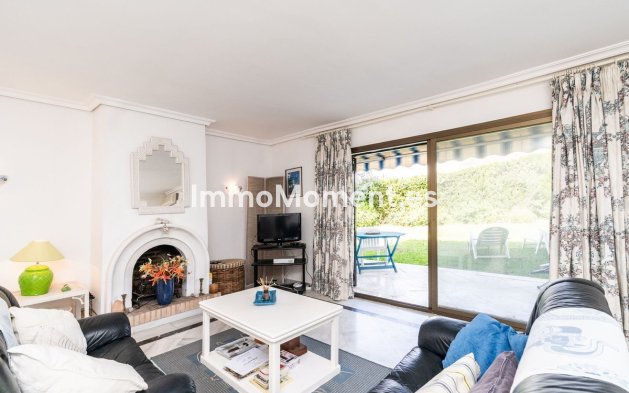 Resale - Apartment - Estepona - Atalaya