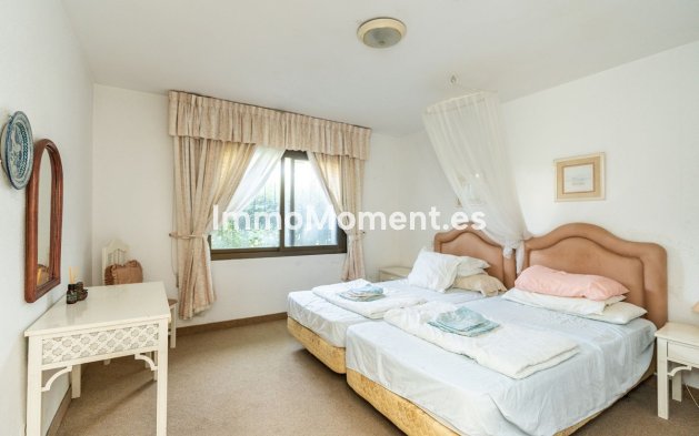 Resale - Apartment - Estepona - Atalaya