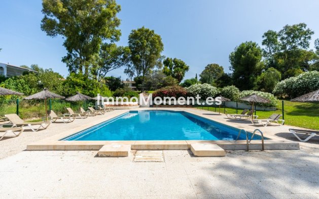 Resale - Apartment - Estepona - Atalaya