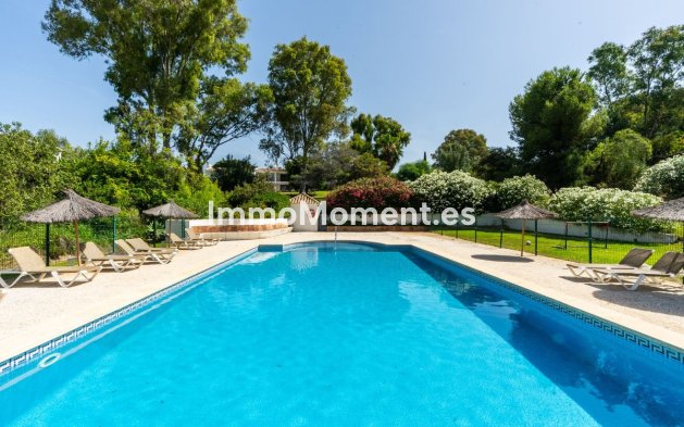 Resale - Apartment - Estepona - Atalaya