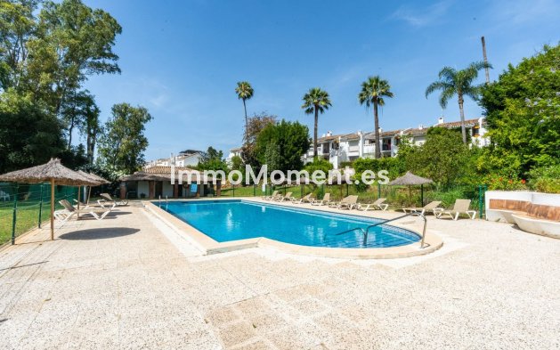 Resale - Apartment - Estepona - Atalaya