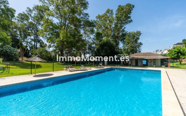 Resale - Apartment - Estepona - Atalaya