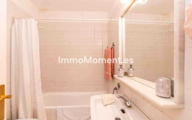 Resale - Apartment - Estepona - Atalaya