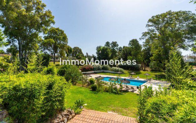 Resale - Apartment - Estepona - Atalaya