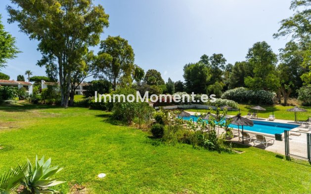 Resale - Apartment - Estepona - Atalaya