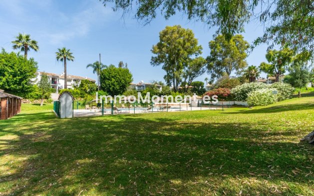 Resale - Apartment - Estepona - Atalaya
