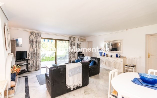 Resale - Apartment - Estepona - Atalaya